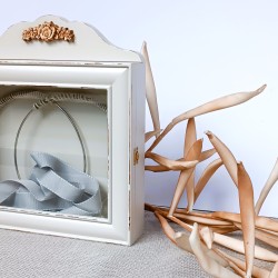 KORRESCRAFT-ΣΤΕΦΑΝΟΘΗΚΗ ΠΛΑΓΙΑ ΞΥΛΙΝΗ 30Χ29 FLOWERS-COTTAGE WHITE 239-502-63