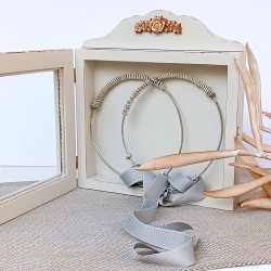 KORRESCRAFT-ΣΤΕΦΑΝΟΘΗΚΗ ΠΛΑΓΙΑ ΞΥΛΙΝΗ 30Χ29 FLOWERS-COTTAGE WHITE 239-502-63